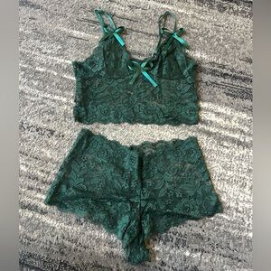 2-Piece Floral Lace Lingerie Set With Bow Details